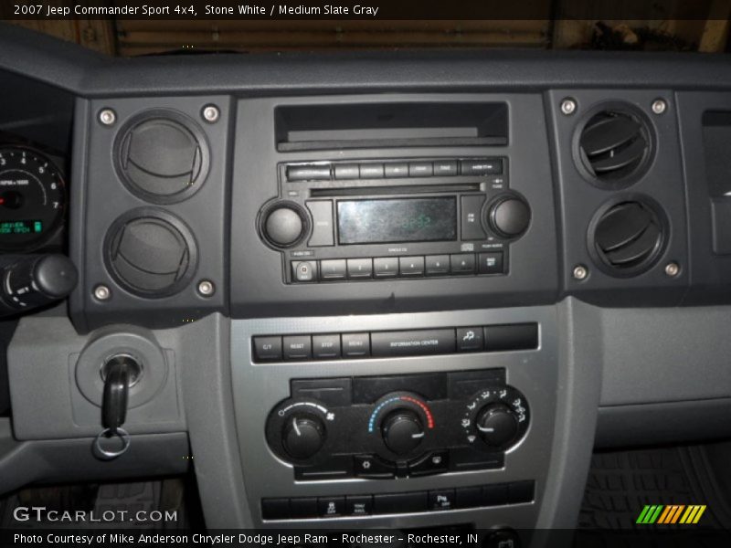 Stone White / Medium Slate Gray 2007 Jeep Commander Sport 4x4