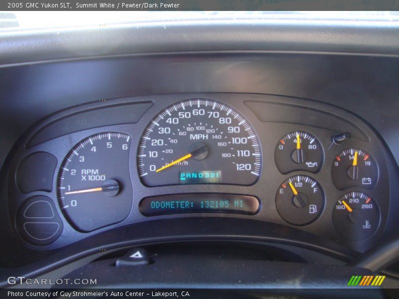 Summit White / Pewter/Dark Pewter 2005 GMC Yukon SLT