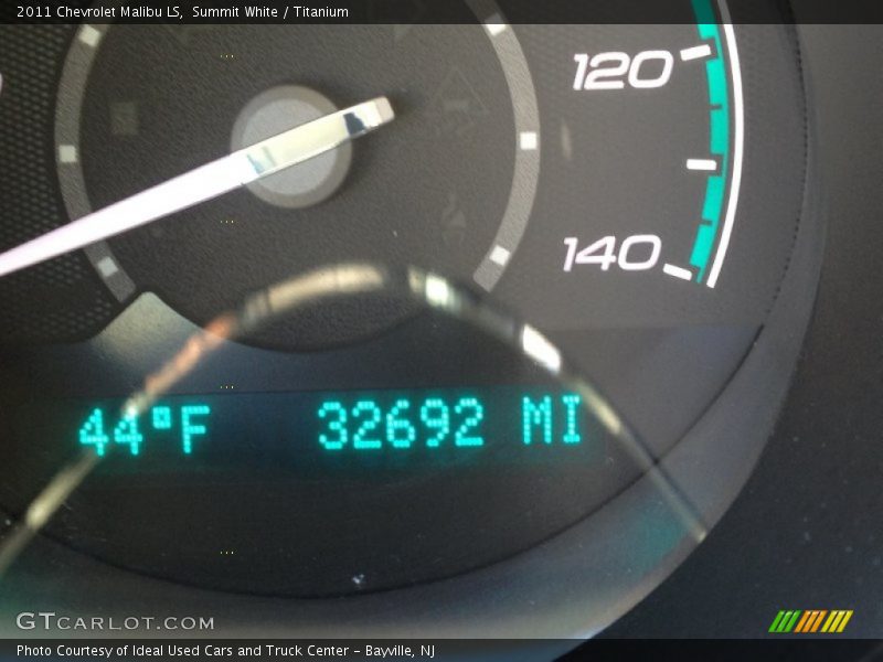 Summit White / Titanium 2011 Chevrolet Malibu LS