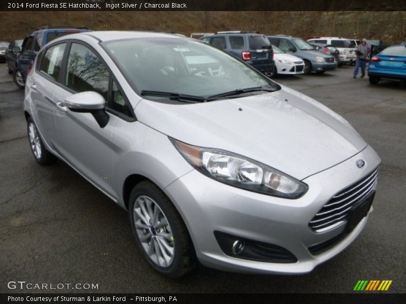 Ingot Silver / Charcoal Black 2014 Ford Fiesta SE Hatchback