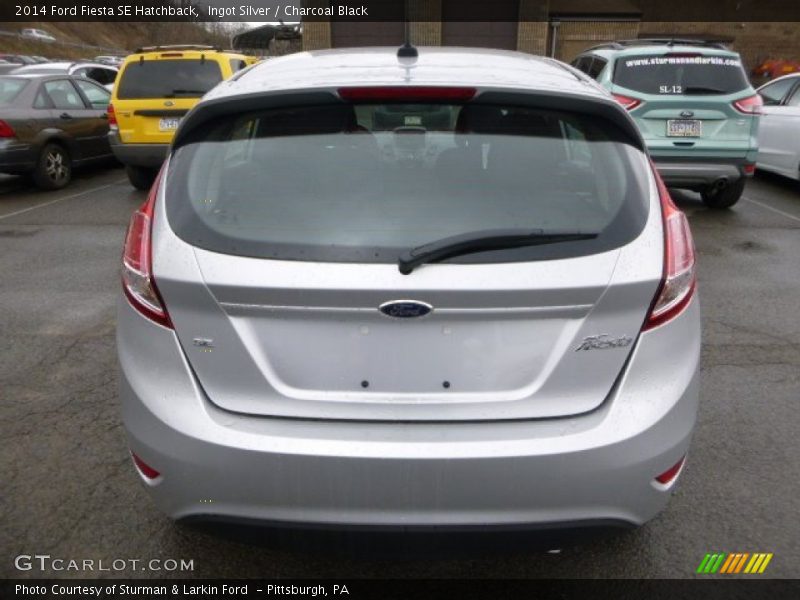 Ingot Silver / Charcoal Black 2014 Ford Fiesta SE Hatchback