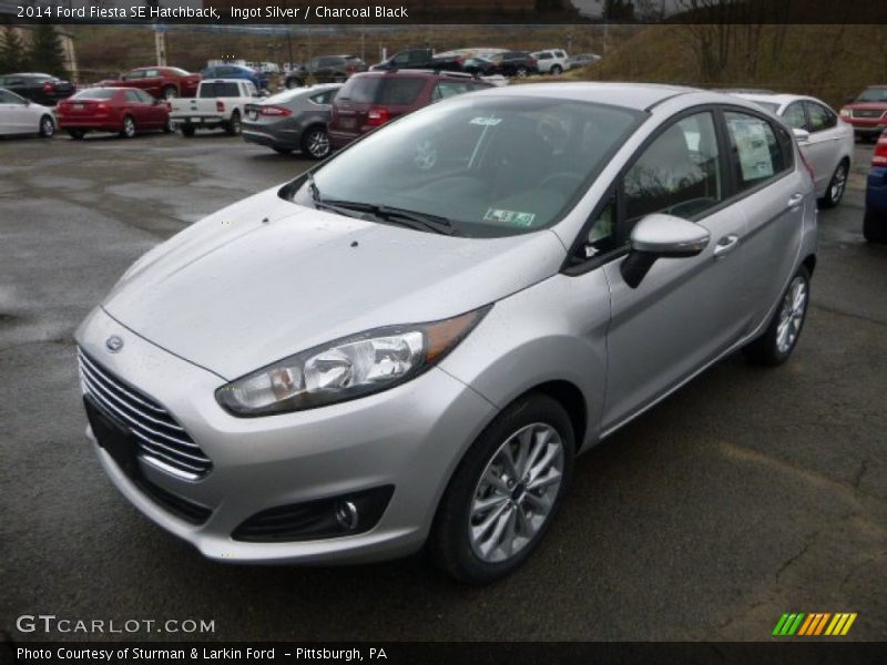 Ingot Silver / Charcoal Black 2014 Ford Fiesta SE Hatchback