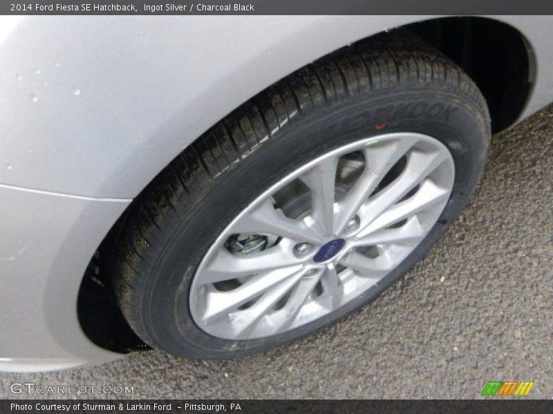Ingot Silver / Charcoal Black 2014 Ford Fiesta SE Hatchback
