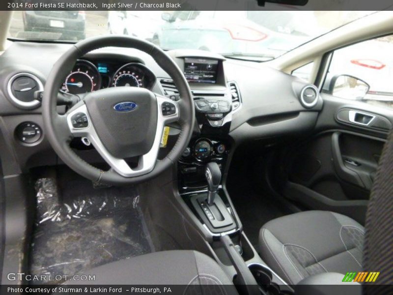 Ingot Silver / Charcoal Black 2014 Ford Fiesta SE Hatchback
