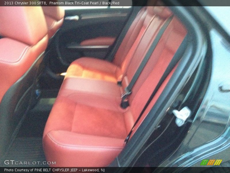 Phantom Black Tri-Coat Pearl / Black/Red 2013 Chrysler 300 SRT8