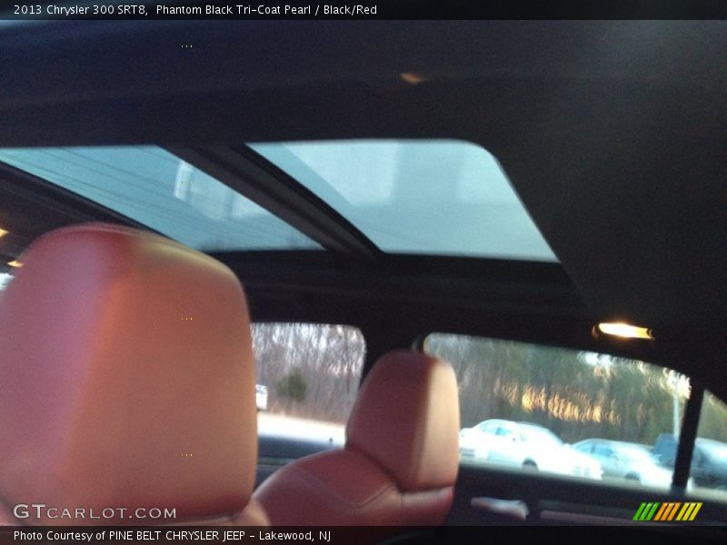 Phantom Black Tri-Coat Pearl / Black/Red 2013 Chrysler 300 SRT8