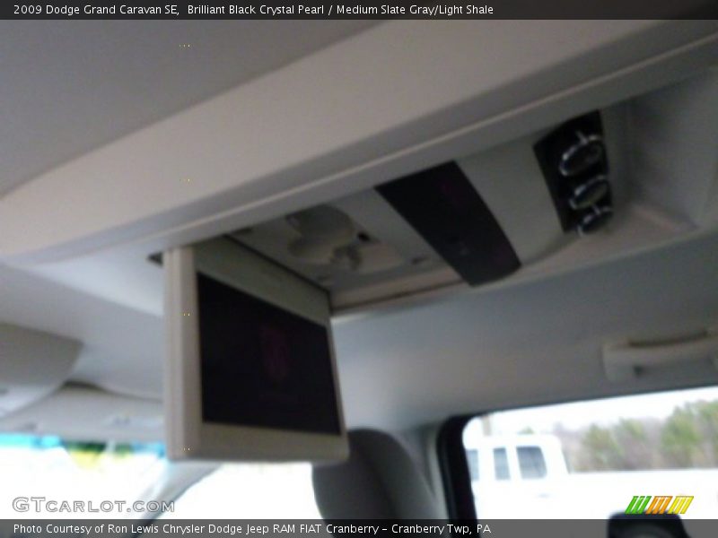 Brilliant Black Crystal Pearl / Medium Slate Gray/Light Shale 2009 Dodge Grand Caravan SE