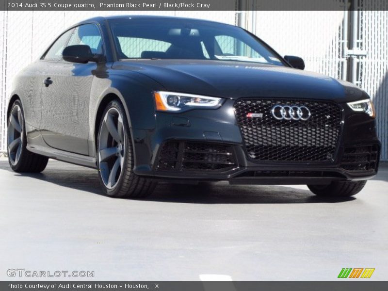 Front 3/4 View of 2014 RS 5 Coupe quattro