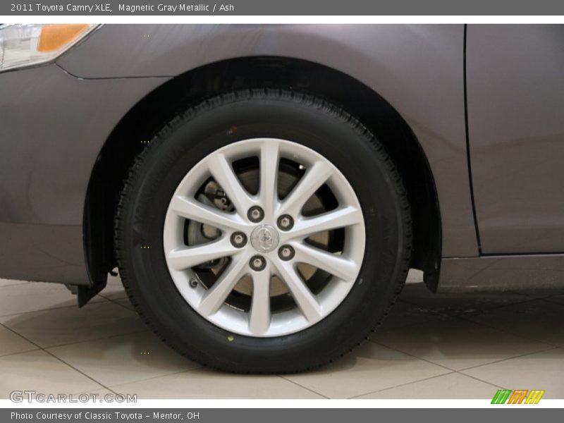 Magnetic Gray Metallic / Ash 2011 Toyota Camry XLE