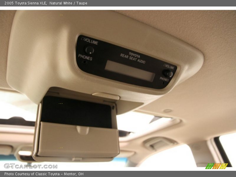 Natural White / Taupe 2005 Toyota Sienna XLE