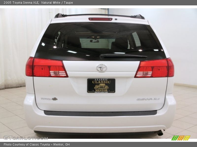 Natural White / Taupe 2005 Toyota Sienna XLE