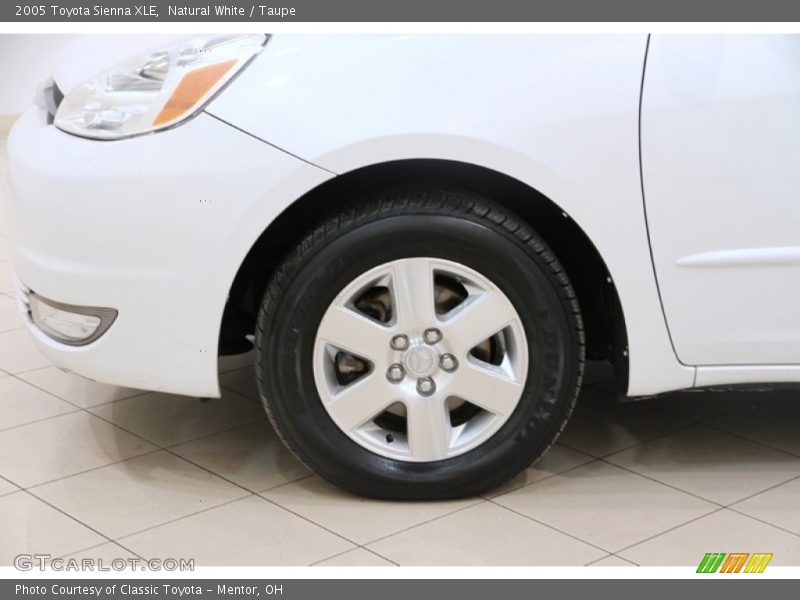 Natural White / Taupe 2005 Toyota Sienna XLE