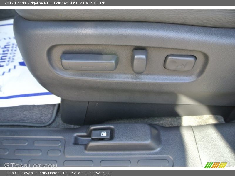Polished Metal Metallic / Black 2012 Honda Ridgeline RTL