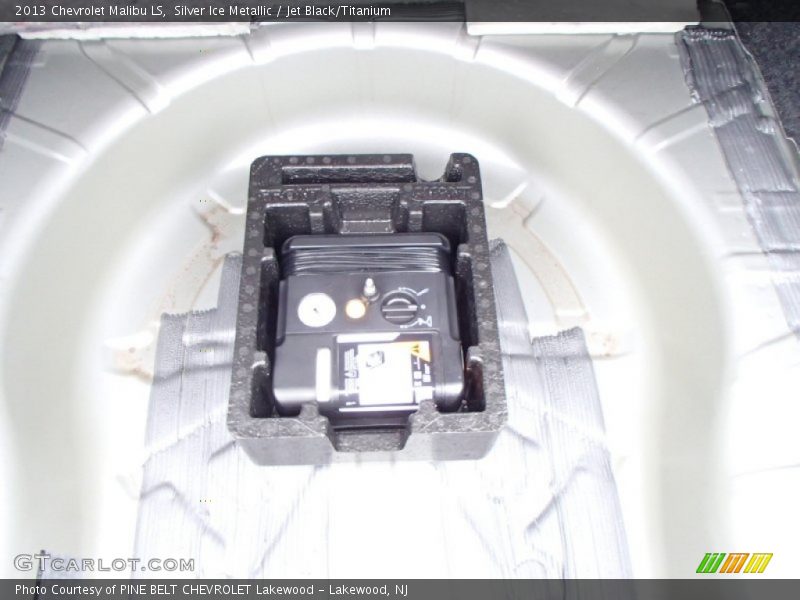 Silver Ice Metallic / Jet Black/Titanium 2013 Chevrolet Malibu LS