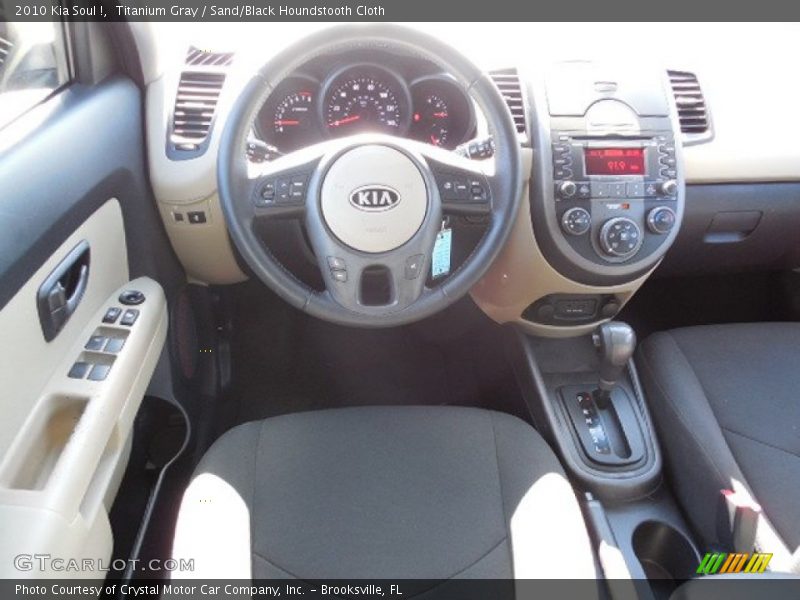 Titanium Gray / Sand/Black Houndstooth Cloth 2010 Kia Soul !