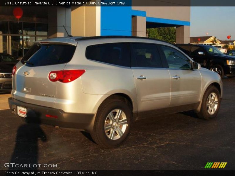 Silver Ice Metallic / Dark Gray/Light Gray 2011 Chevrolet Traverse LT