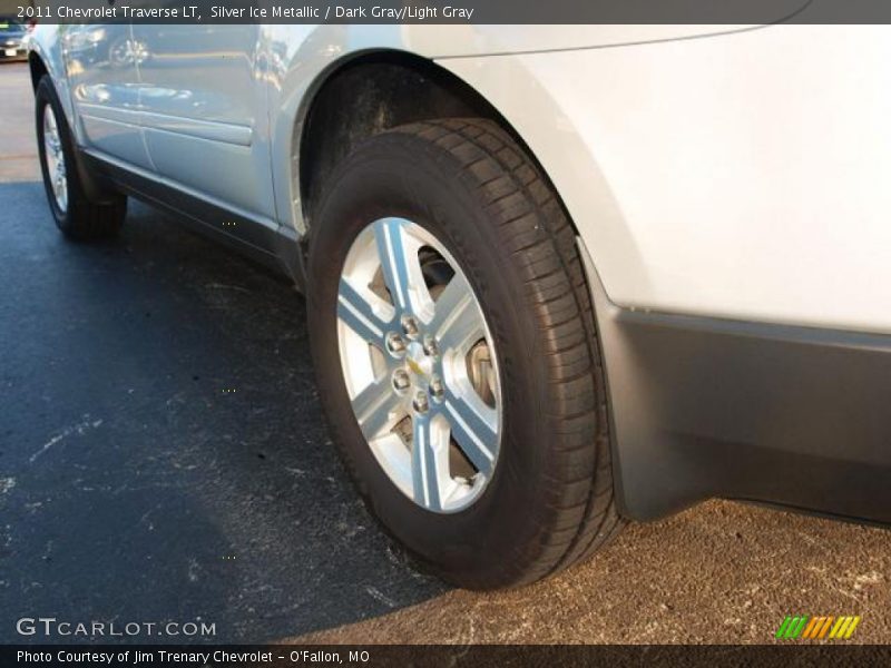 Silver Ice Metallic / Dark Gray/Light Gray 2011 Chevrolet Traverse LT