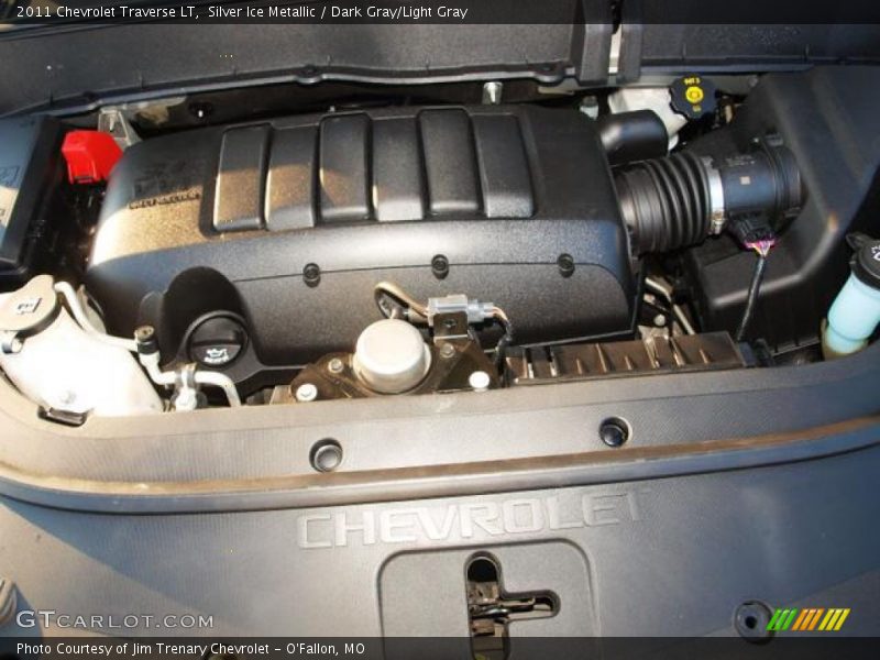 Silver Ice Metallic / Dark Gray/Light Gray 2011 Chevrolet Traverse LT