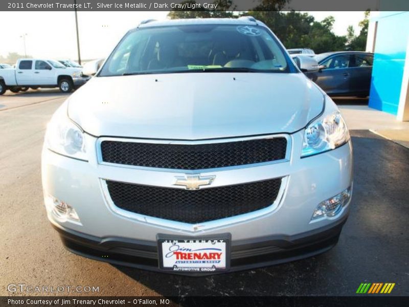 Silver Ice Metallic / Dark Gray/Light Gray 2011 Chevrolet Traverse LT
