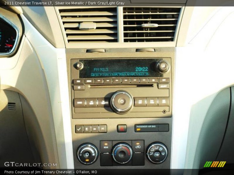 Silver Ice Metallic / Dark Gray/Light Gray 2011 Chevrolet Traverse LT