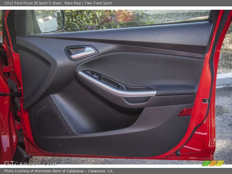 Race Red / Two-Tone Sport 2012 Ford Focus SE Sport 5-Door