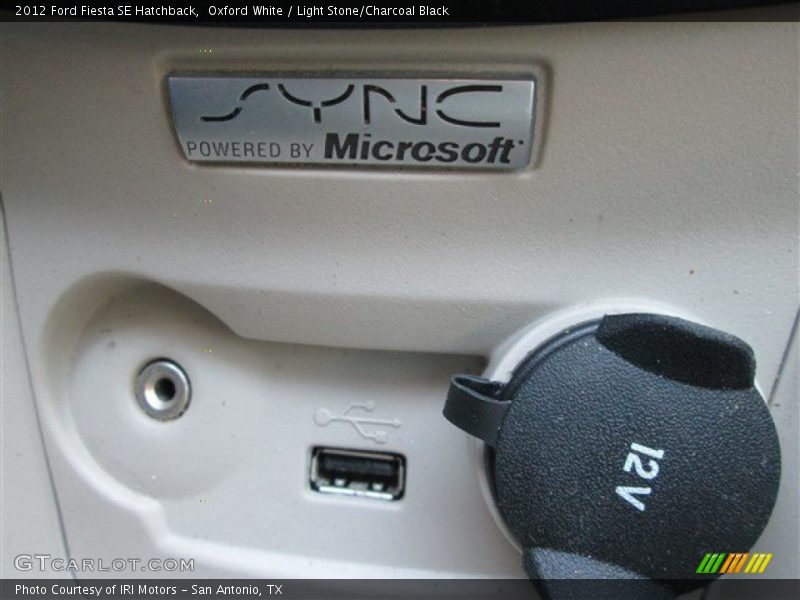 Oxford White / Light Stone/Charcoal Black 2012 Ford Fiesta SE Hatchback