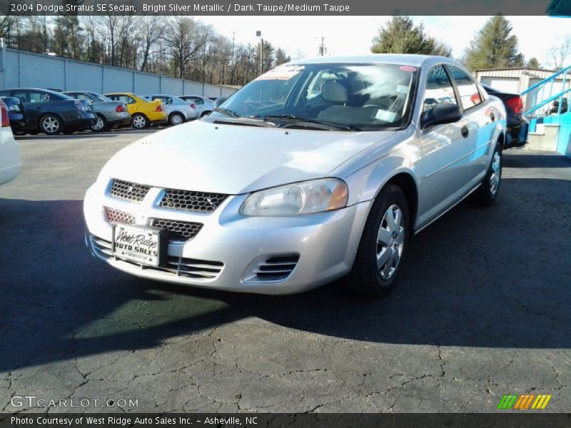 Bright Silver Metallic / Dark Taupe/Medium Taupe 2004 Dodge Stratus SE Sedan