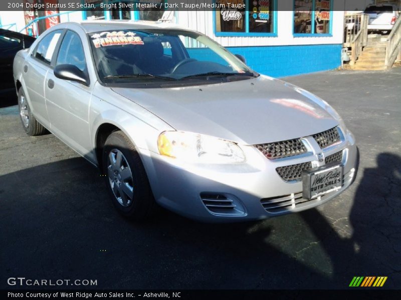 Bright Silver Metallic / Dark Taupe/Medium Taupe 2004 Dodge Stratus SE Sedan