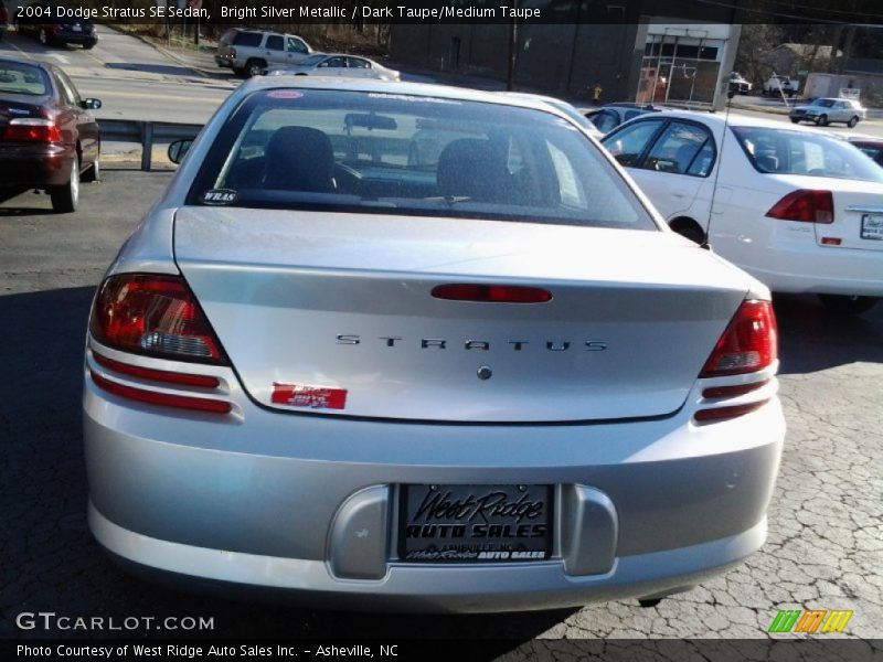 Bright Silver Metallic / Dark Taupe/Medium Taupe 2004 Dodge Stratus SE Sedan