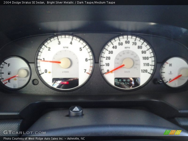 Bright Silver Metallic / Dark Taupe/Medium Taupe 2004 Dodge Stratus SE Sedan
