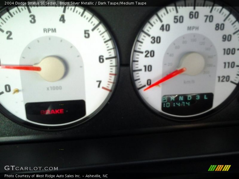 Bright Silver Metallic / Dark Taupe/Medium Taupe 2004 Dodge Stratus SE Sedan