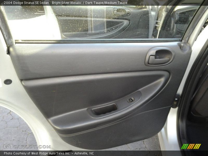 Bright Silver Metallic / Dark Taupe/Medium Taupe 2004 Dodge Stratus SE Sedan
