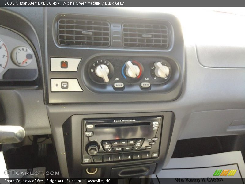 Alpine Green Metallic / Dusk Gray 2001 Nissan Xterra XE V6 4x4