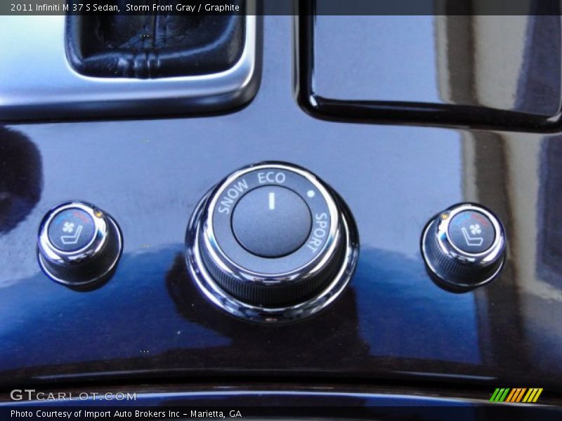 Controls of 2011 M 37 S Sedan