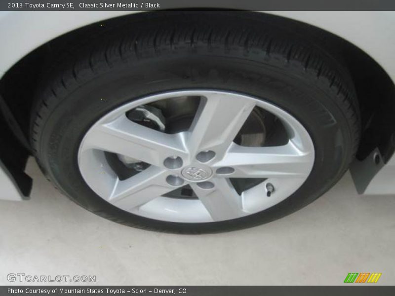 Classic Silver Metallic / Black 2013 Toyota Camry SE