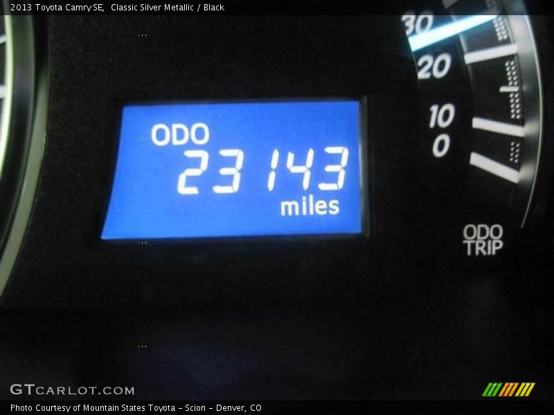 Classic Silver Metallic / Black 2013 Toyota Camry SE