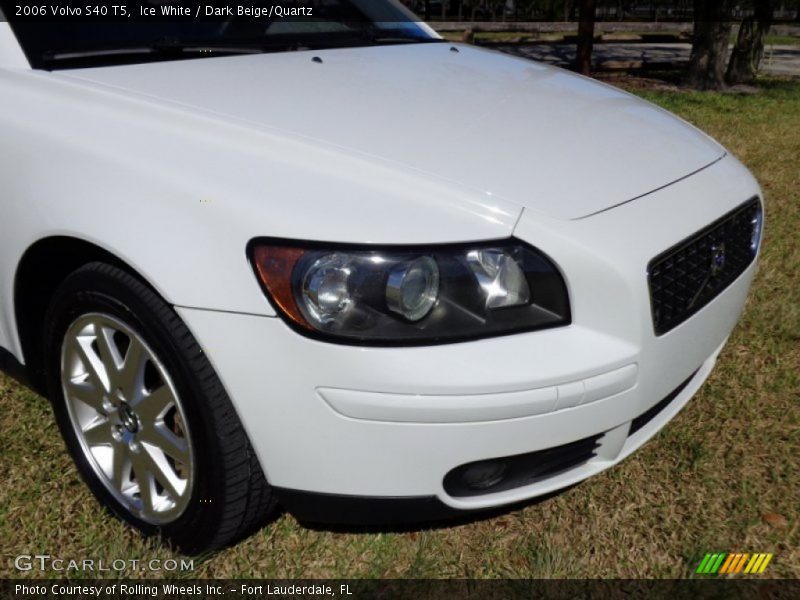 Ice White / Dark Beige/Quartz 2006 Volvo S40 T5