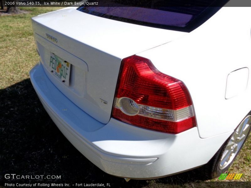 Ice White / Dark Beige/Quartz 2006 Volvo S40 T5