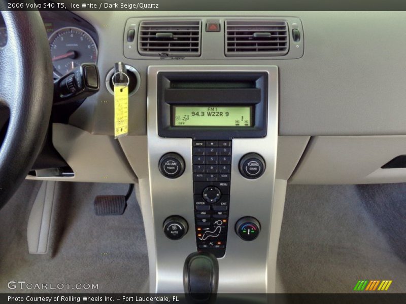 Ice White / Dark Beige/Quartz 2006 Volvo S40 T5