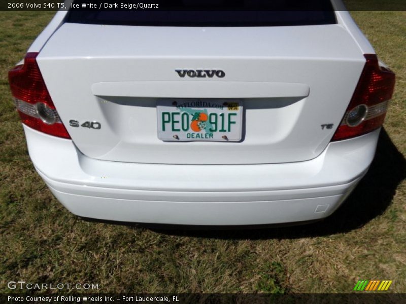 Ice White / Dark Beige/Quartz 2006 Volvo S40 T5