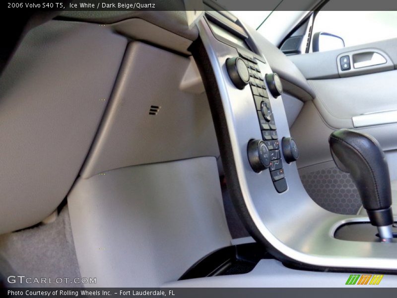 Ice White / Dark Beige/Quartz 2006 Volvo S40 T5