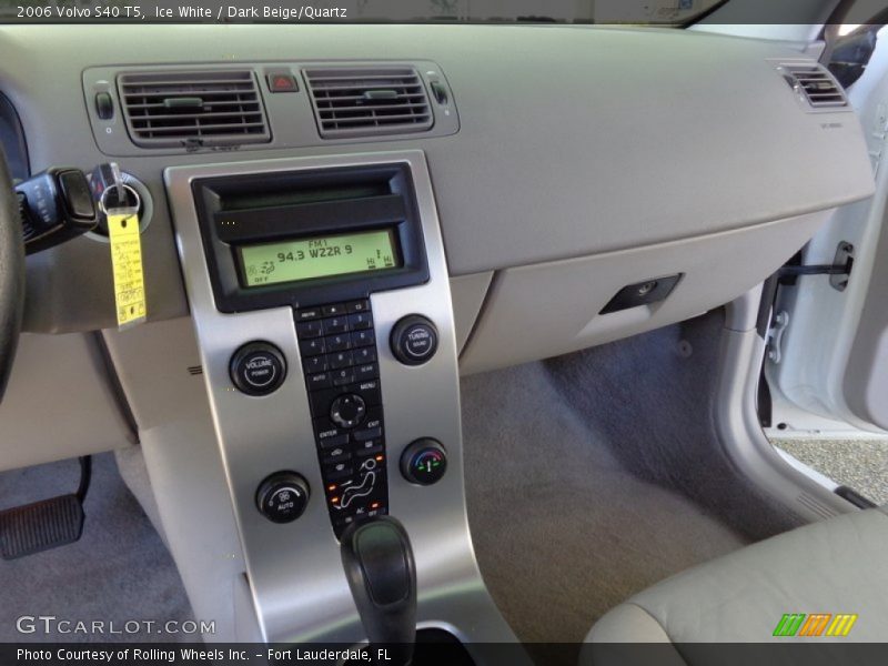 Ice White / Dark Beige/Quartz 2006 Volvo S40 T5
