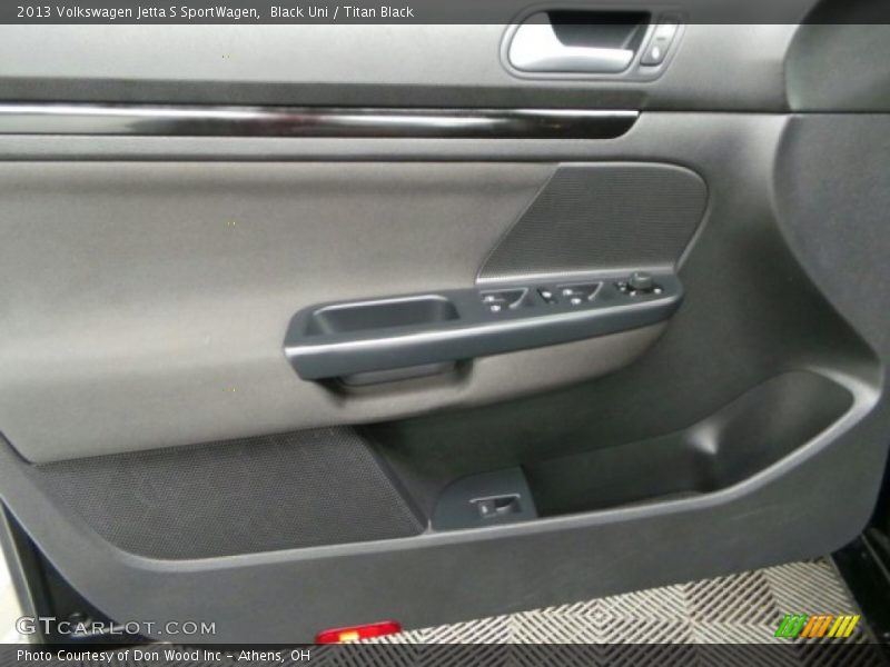 Black Uni / Titan Black 2013 Volkswagen Jetta S SportWagen