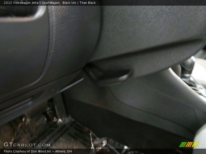 Black Uni / Titan Black 2013 Volkswagen Jetta S SportWagen