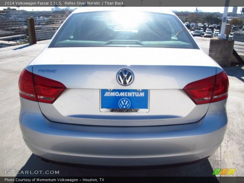 Reflex Silver Metallic / Titan Black 2014 Volkswagen Passat 2.5L S