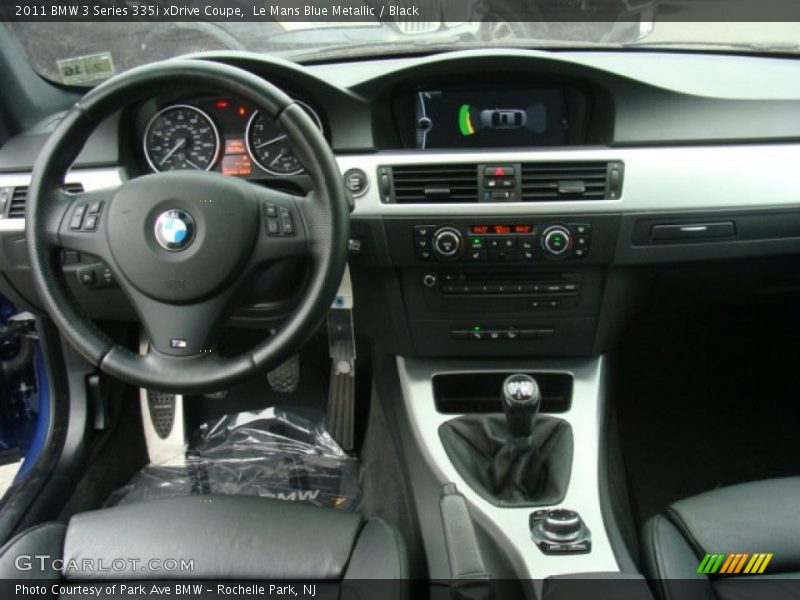 Dashboard of 2011 3 Series 335i xDrive Coupe