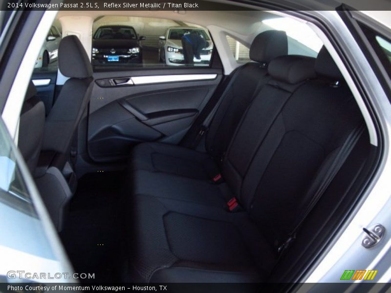 Reflex Silver Metallic / Titan Black 2014 Volkswagen Passat 2.5L S