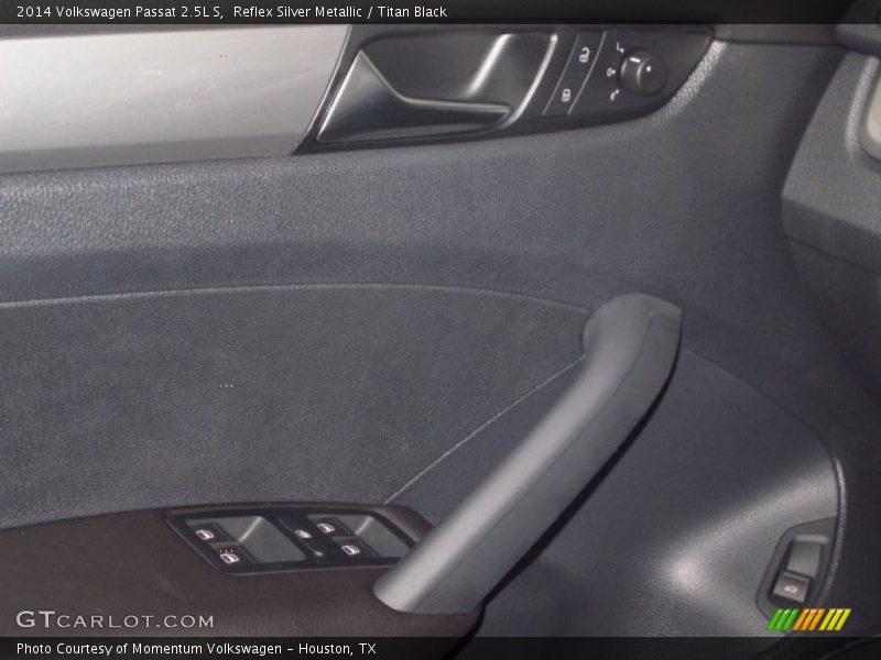 Reflex Silver Metallic / Titan Black 2014 Volkswagen Passat 2.5L S