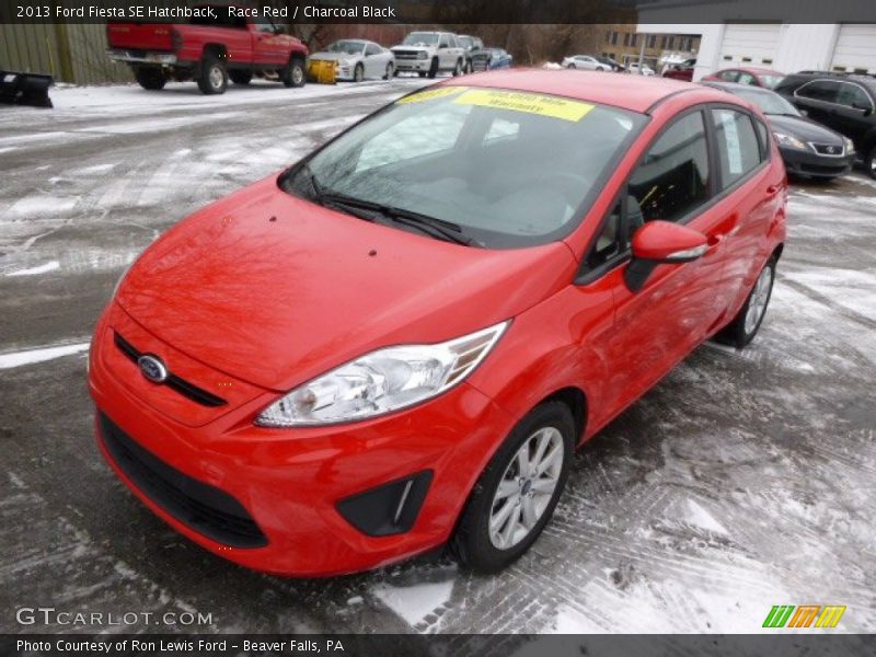 Front 3/4 View of 2013 Fiesta SE Hatchback