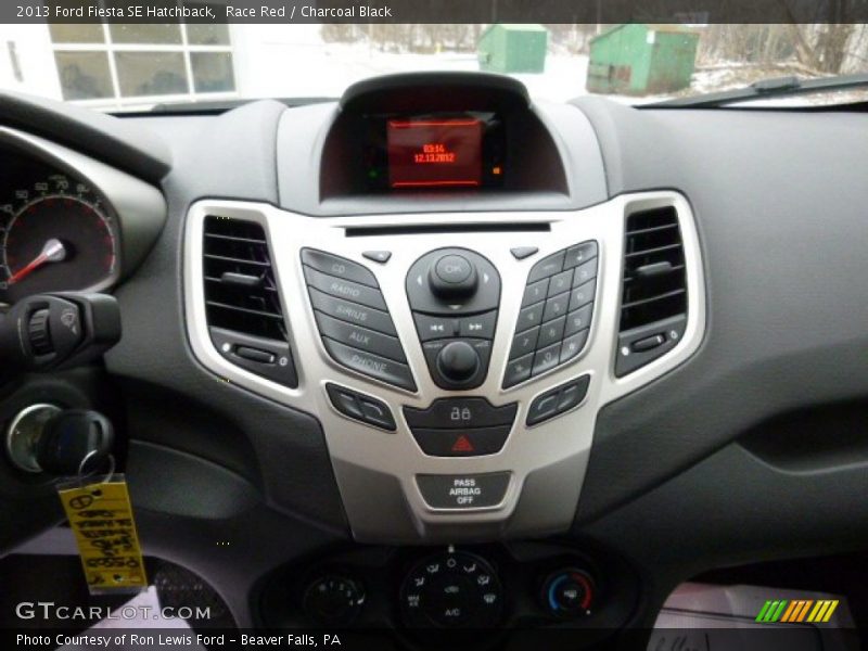 Race Red / Charcoal Black 2013 Ford Fiesta SE Hatchback